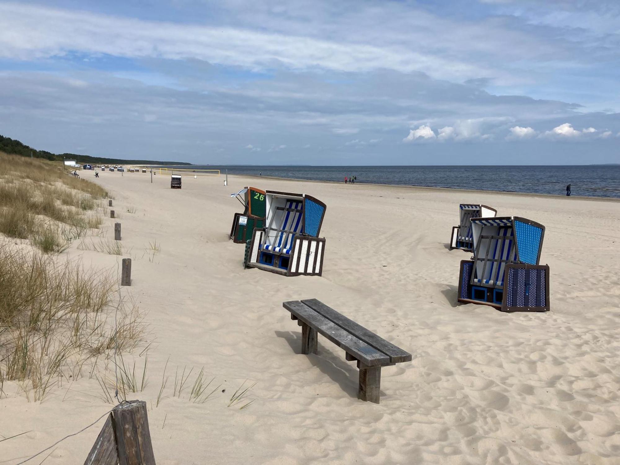 Reet Am Strand Mit Hund Karlshagen Exteriör bild
